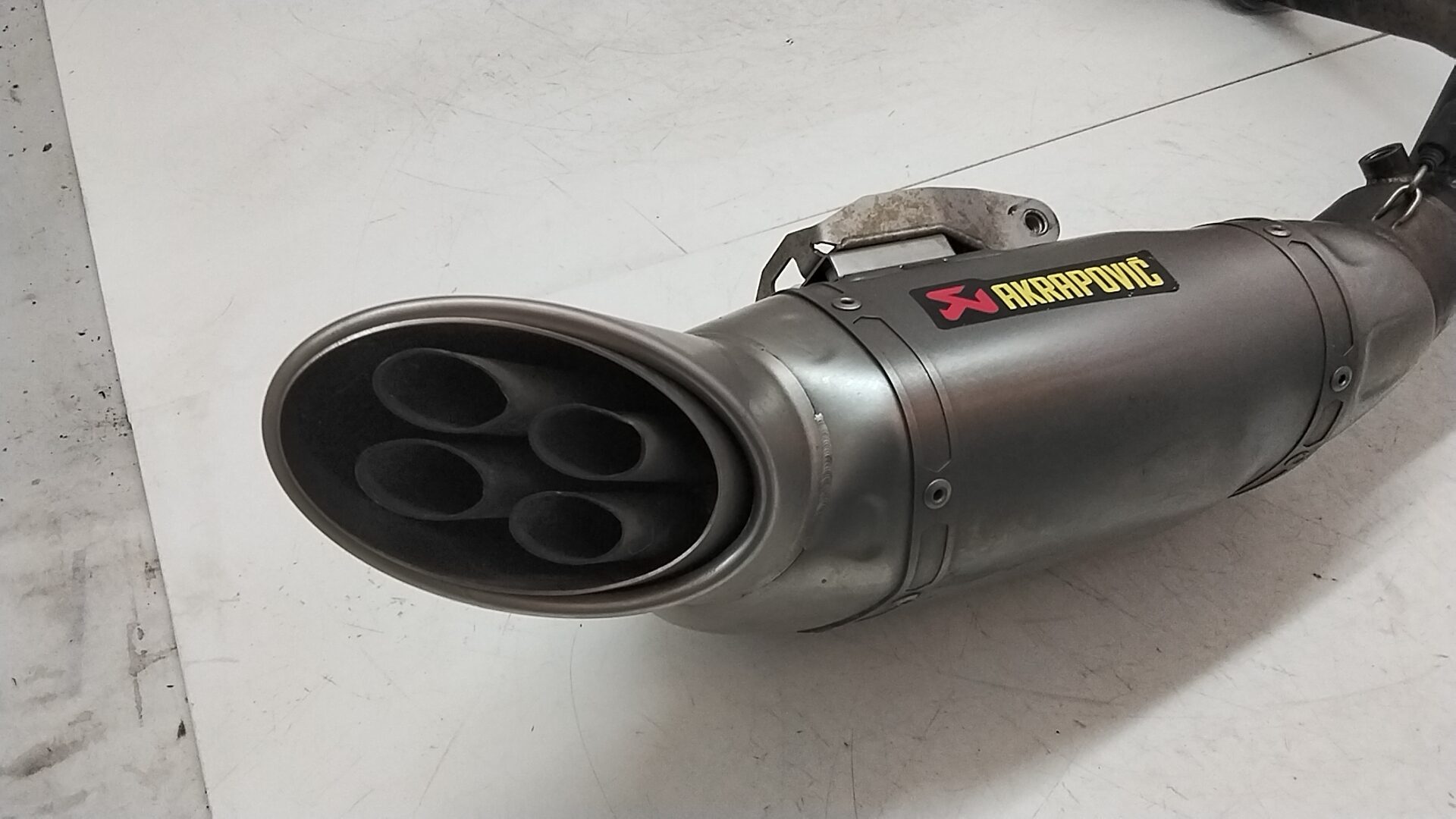 Honda CB 650 f 2015 scarico terminale marmitta akrapovic completo