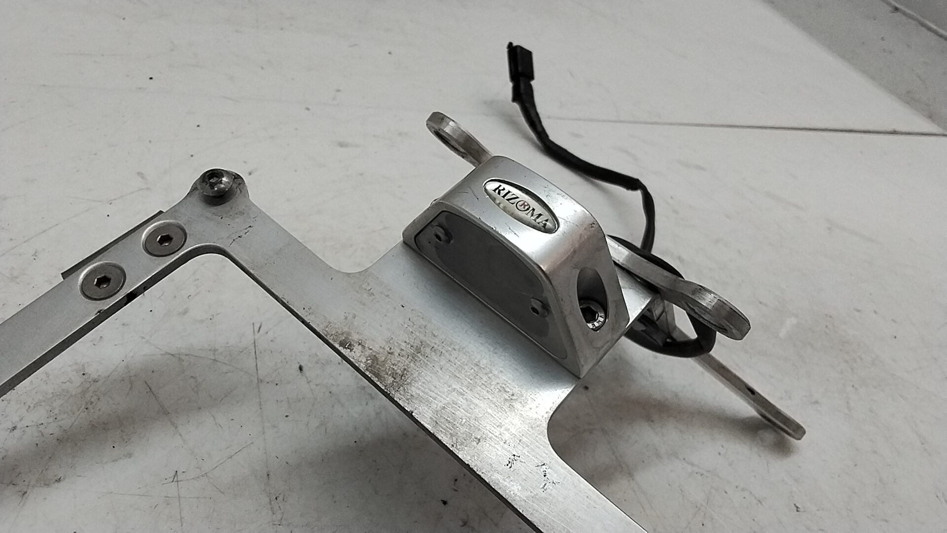 Kawasaki zx 6r 03 04 supporto portatarga racing rizoma da riparare