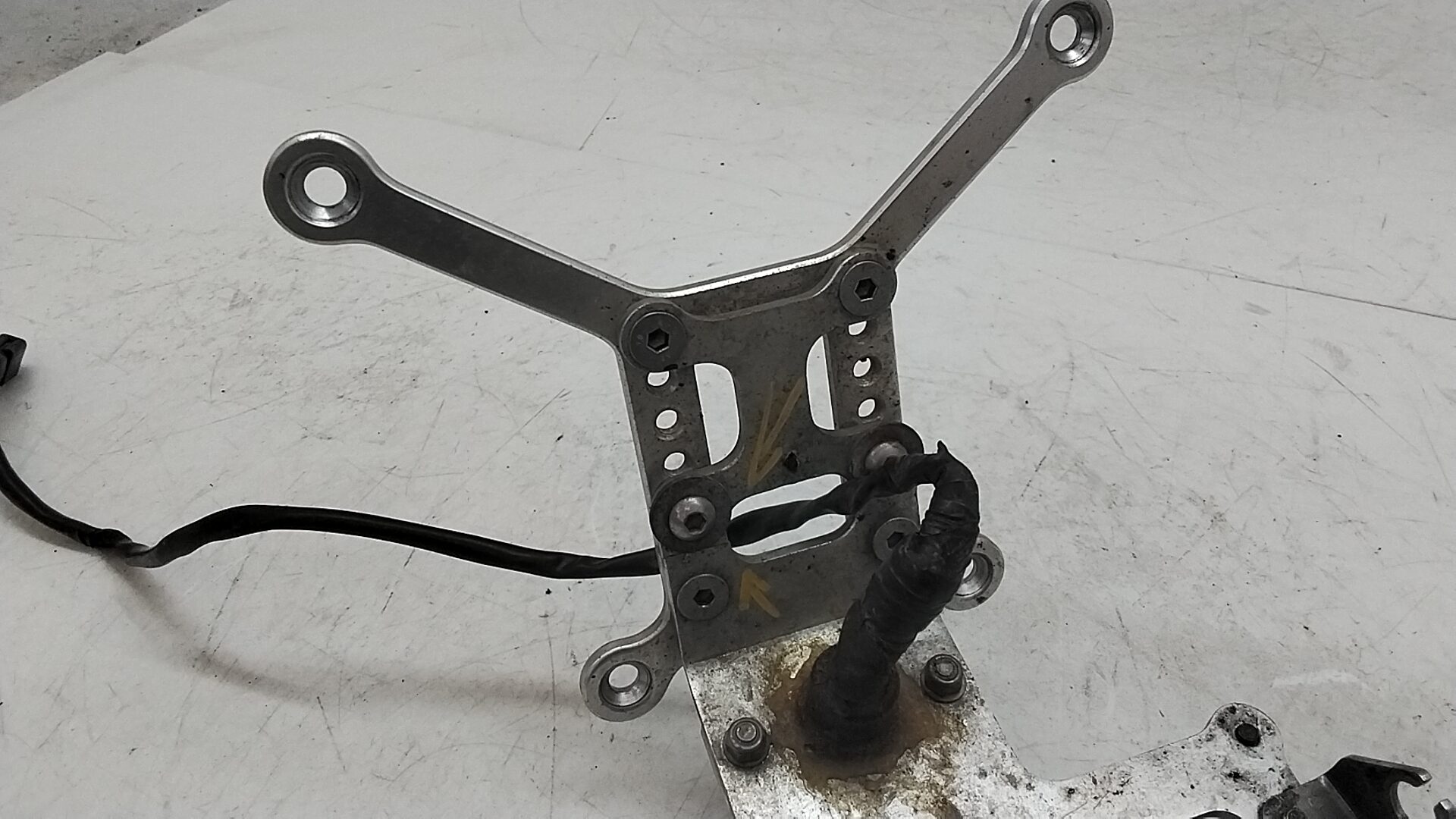 Kawasaki zx 6r 03 04 supporto portatarga racing rizoma da riparare