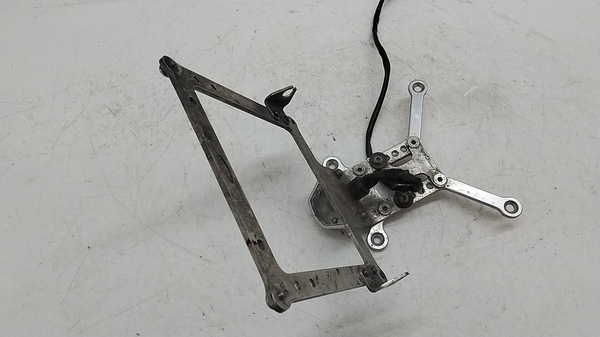Kawasaki zx 6r 03 04 supporto portatarga racing rizoma da riparare