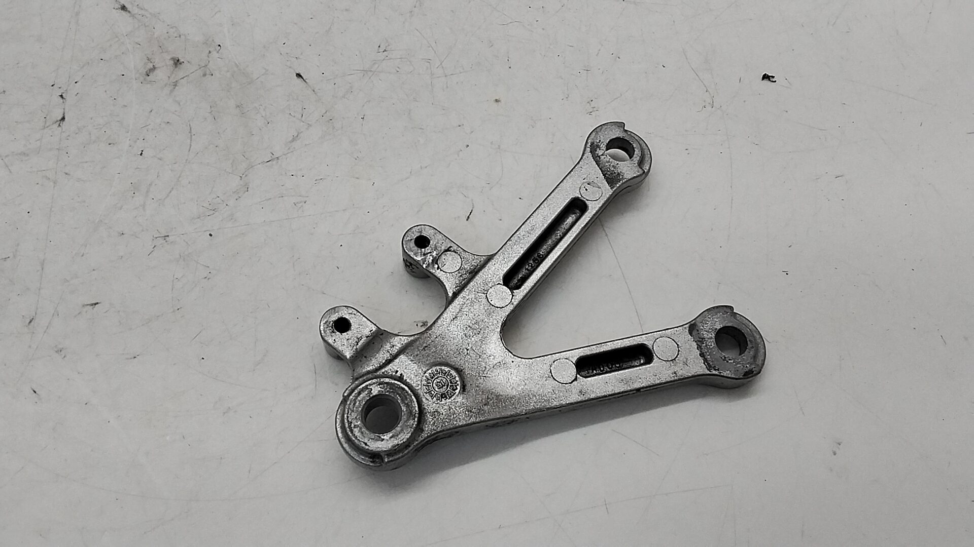 Kawasaki zx 6r 03 04 supporto pedana anteriore sinistra