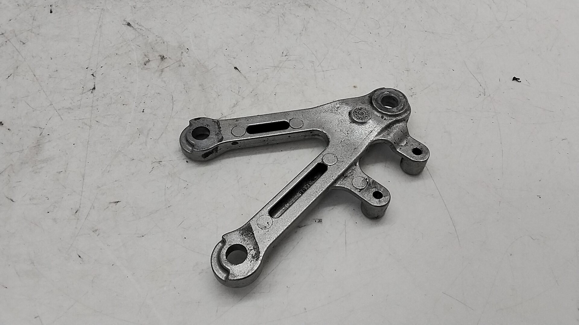 Kawasaki zx 6r 03 04 supporto pedana anteriore sinistra