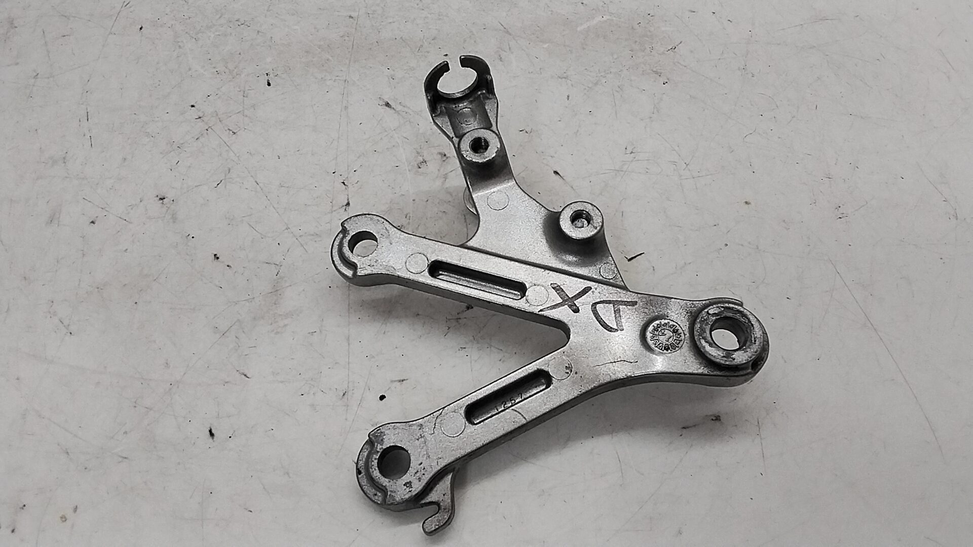 Kawasaki zx 6r 03 04 supporto pedana anteriore destra
