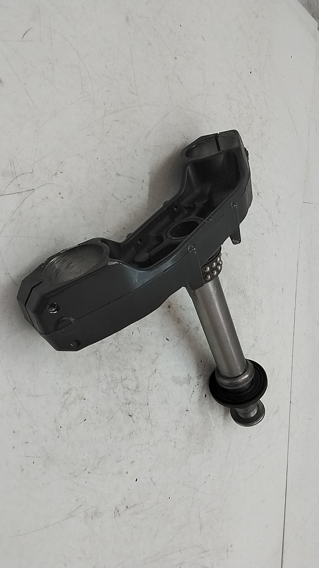 Kawasaki z 1000 07 09 piastra sterzo inferiore graffi