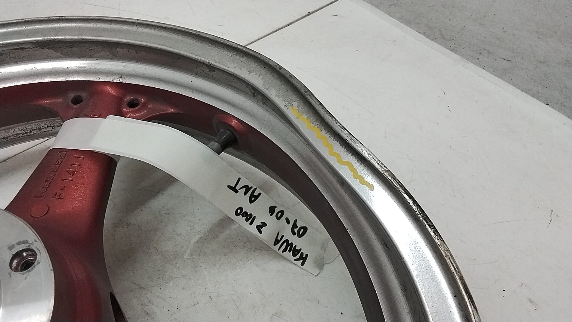 Kawasaki z 1000 07 09 cerchio ruota anteriore da raddrizzare vedi foto