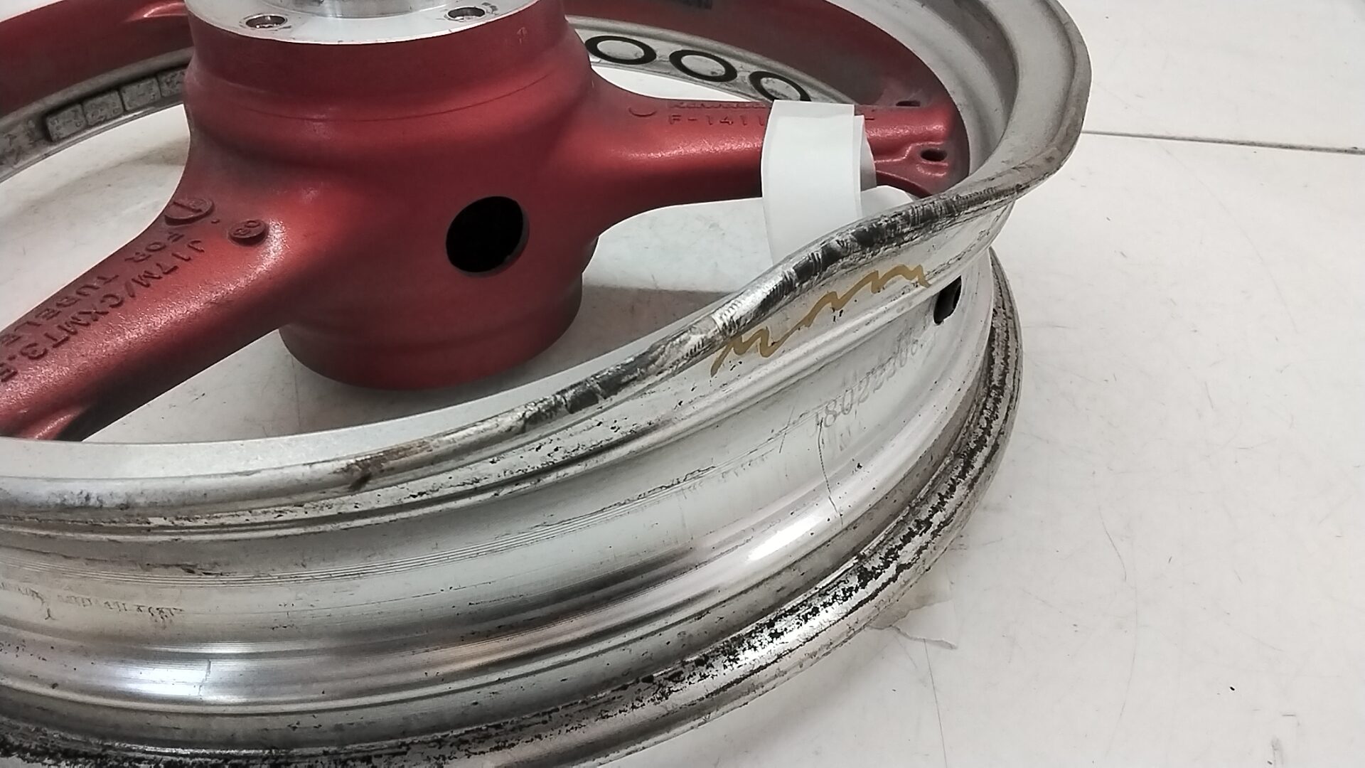 Kawasaki z 1000 07 09 cerchio ruota anteriore da raddrizzare vedi foto