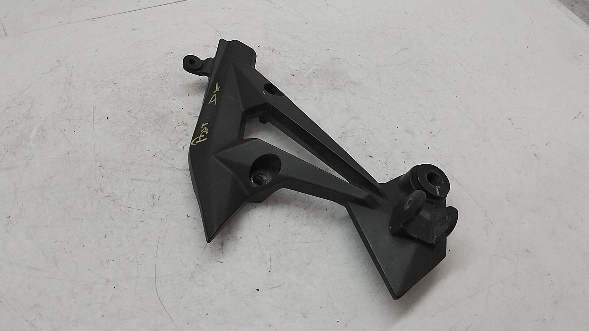 Kawasaki z 1000 07 09 supporto pedana posteriore destro
