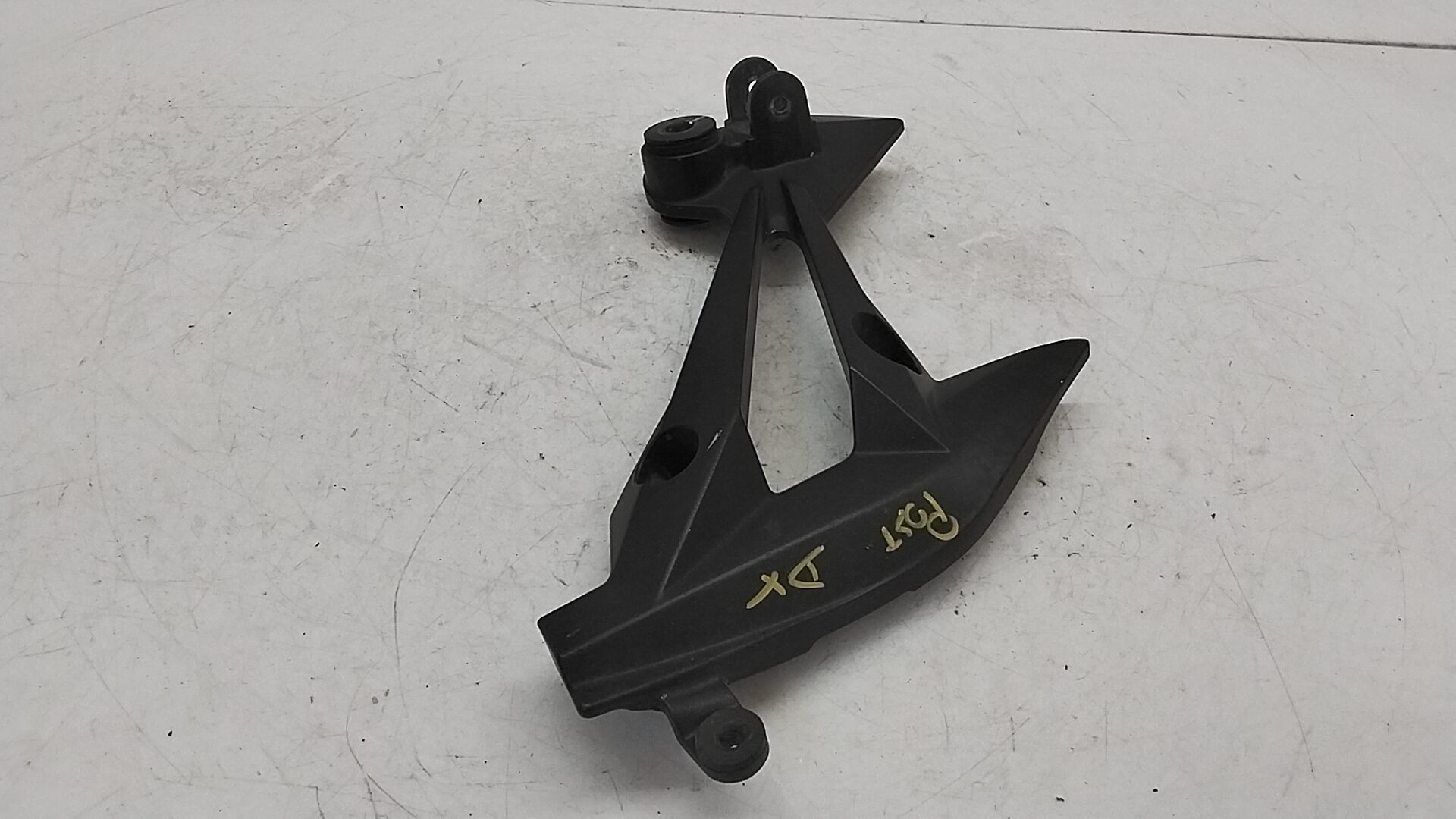 Kawasaki z 1000 07 09 supporto pedana posteriore destro